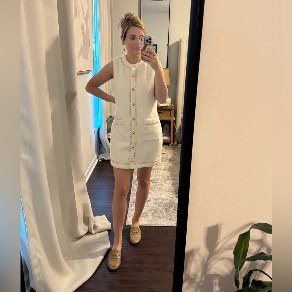 Elegant Cream Sleeveless Dress - Picture 10 of 12